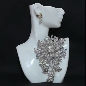 Elegant Luxurious Flower Brooch, Autumn and Winter Fashion, Rhinestone Jewelry